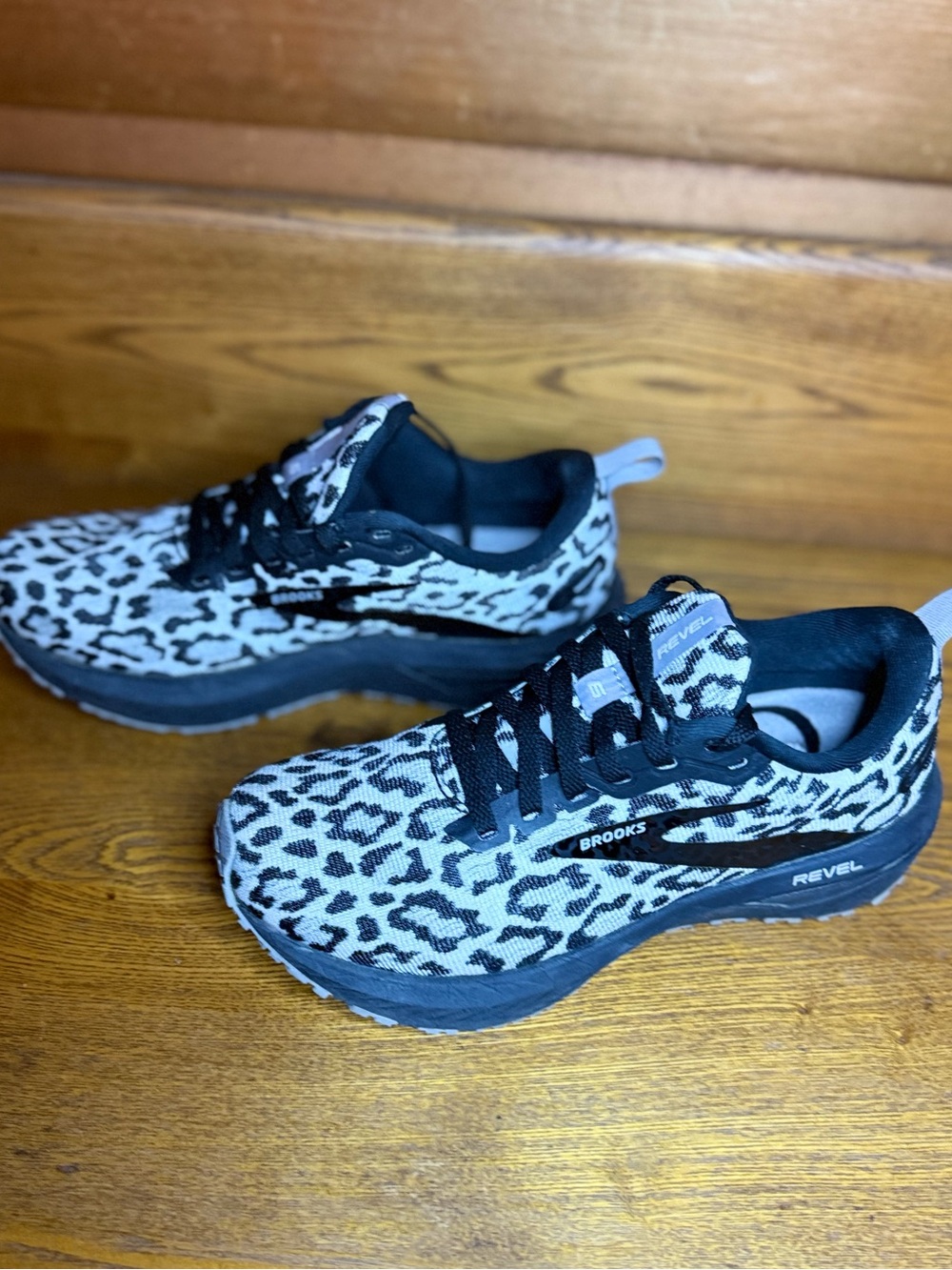 Brooks Revel 6 Women's Leopard Print Black & White Running Shoes size 6